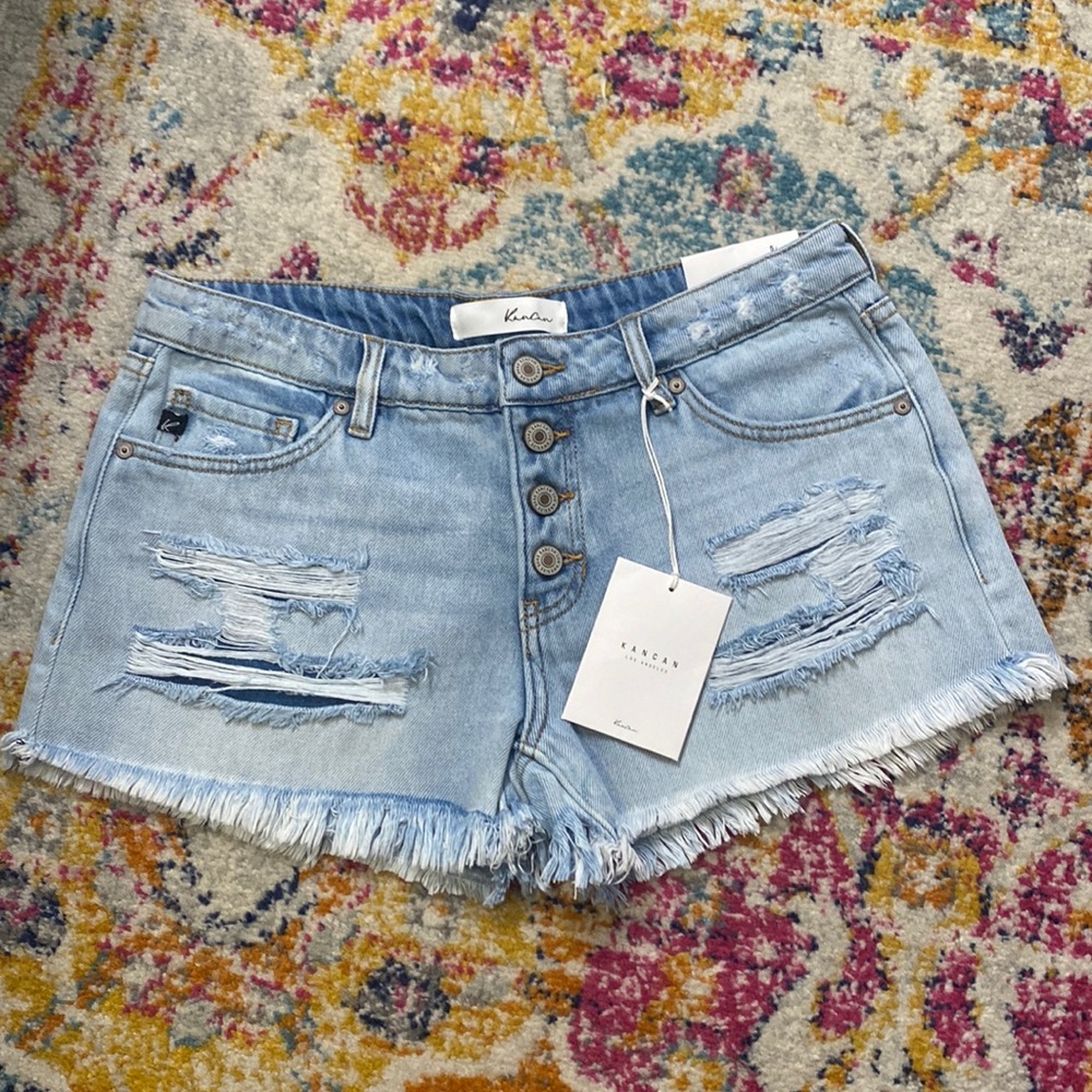 KanCan Midrise shorts, button fly , cutoff/distressed, lightwash NWT Size 5/26